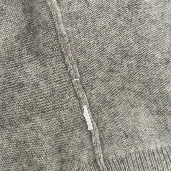 J Crew 100% cashmere men’s gray crew neck sweater 27108 - Picture 7 of 10